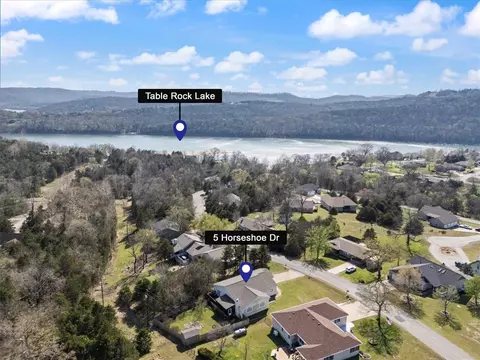 5 Horseshoe Dr, Holiday Island, AR 72631
