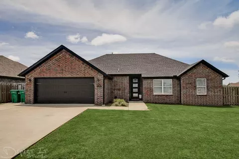 1820 Sunrise Cir, Centerton, AR 72719