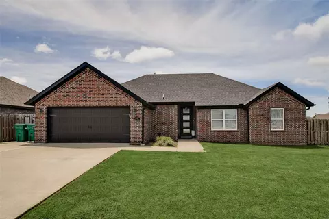 1820 Sunrise Cir, Centerton, AR 72719