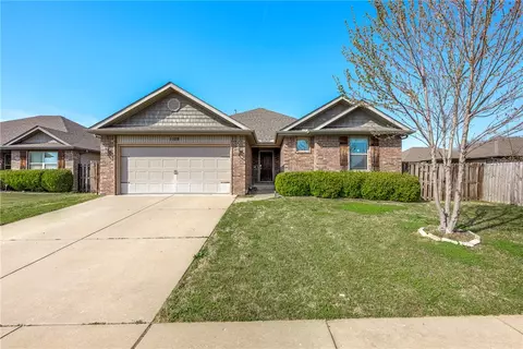 1109 W Cunningham Ave, Rogers, AR 72758