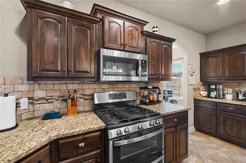 Kitchen - 1261 Chattie Dr, Centerton, AR 72719 photo 2 of 3