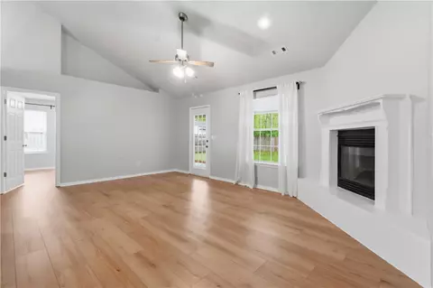 2408 Pin Oak St, Fayetteville, AR 72701