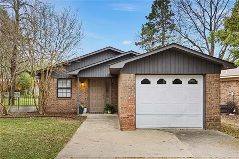 1306 E M St, Russellville, AR 72801
