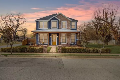 234 SW F St, Bentonville, AR 72712