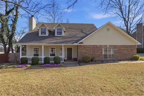 2688 E Londonderry Dr, Fayetteville, AR 72701