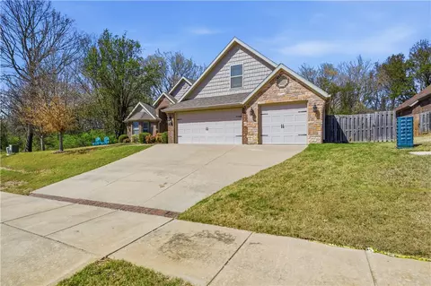 2354 W Eiffel Xing, Fayetteville, AR 72704