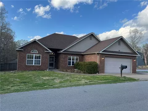 12 Cranfield Dr, Bella Vista, AR 72714
