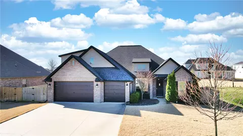 5706 W Lakewood Dr, Rogers, AR 72758