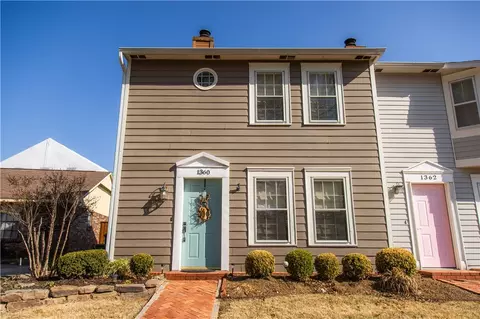1360 E Masonic Dr, Fayetteville, AR 72703