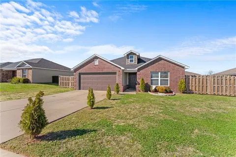 888 NW Evans Cir, Bentonville, AR 72713