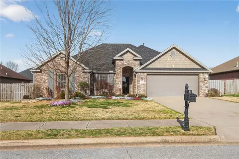 3738 Solitude St, Springdale, AR 72764
