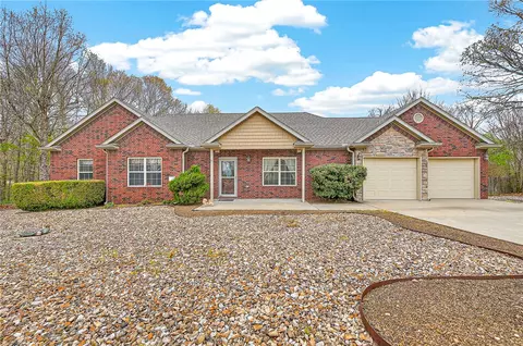 8 Sherman Dr, Bella Vista, AR 72715