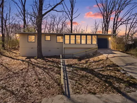 24 Tamworth Cir, Bella Vista, AR 72715