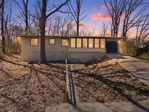24 Tamworth Cir, Bella Vista, AR 72715