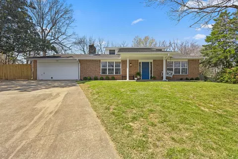 1661 Boston Pl, Fayetteville, AR 72703