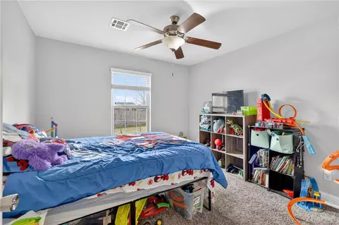 Bedroom - 2071 Fields Cv, Pea Ridge, AR 72751 photo 8 of 10
