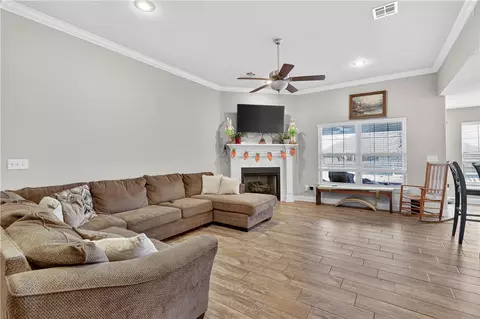 Living - 2071 Fields Cv, Pea Ridge, AR 72751 photo 2 of 2