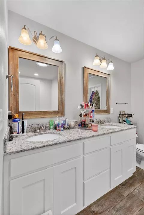 Bath - 2071 Fields Cv, Pea Ridge, AR 72751 photo 2 of 6