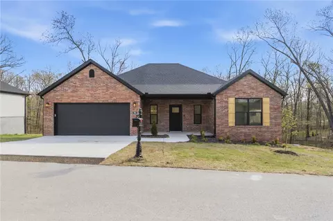 98 Selkirk Dr, Bella Vista, AR 72715