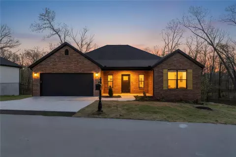98 Selkirk Dr, Bella Vista, AR 72715