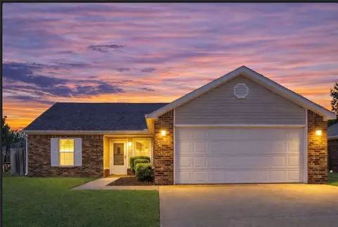 1415 S Camellia Ln, Fayetteville, AR 72704