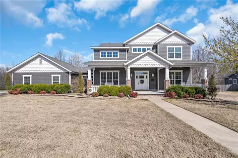 900 Towerhill Dr, Cave Springs, AR 72718