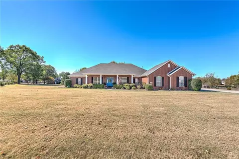 2389 Marylane Dr, Rogers, AR 72756