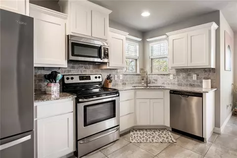 Kitchen - 688 Olivia Ln, Centerton, AR 72719 photo 2 of 2
