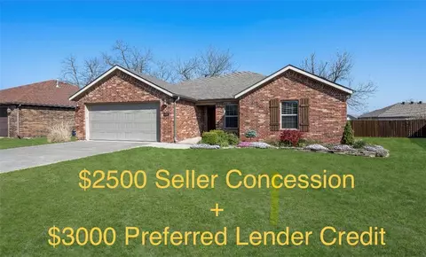 688 Olivia Ln, Centerton, AR 72719
