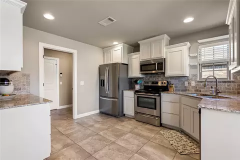 Kitchen - 688 Olivia Ln, Centerton, AR 72719 photo 1 of 2