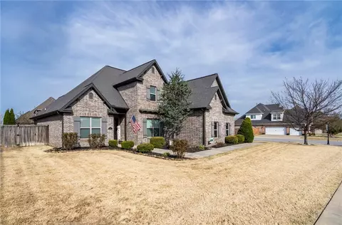 6200 S 28th St, Rogers, AR 72758