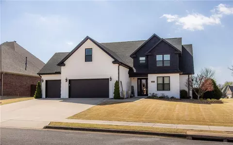 8339 La Casa Ave, Springdale, AR 72762
