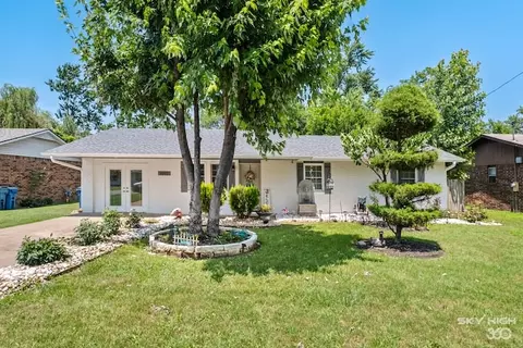 1001 11th St, Bentonville, AR 72712