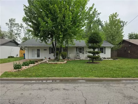 1001 11th St, Bentonville, AR 72712