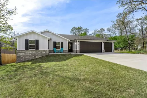4 Roxburgh Ln, Bella Vista, AR 72715