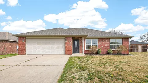 500 Eagle Dr, Gravette, AR 72736