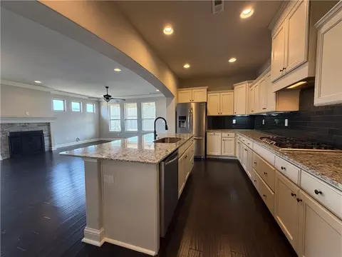 1370 Shook Dr, Cave Springs, AR 72718
