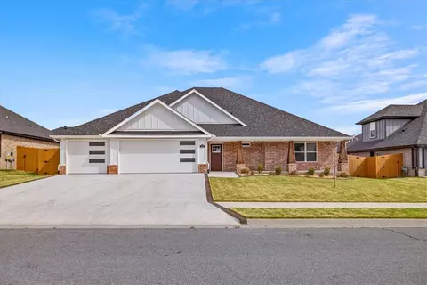 510 Bronco St, Centerton, AR 72719 photo 2
