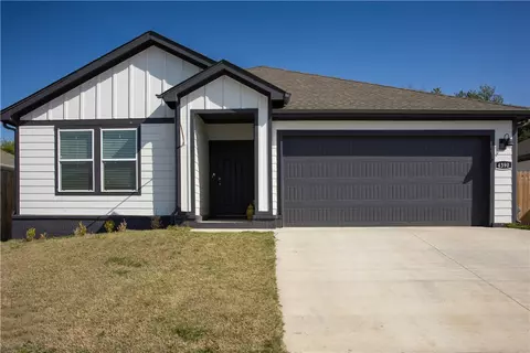 4390 Glacier St, Fayetteville, AR 72704