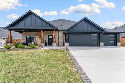 541 Bronco St, Centerton, AR 72719