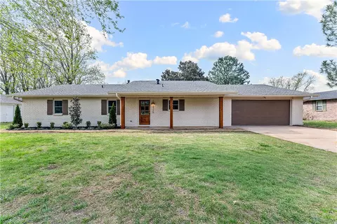 2110 SE 16th St, Bentonville, AR 72712