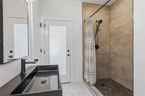 Bath - 21665 Griggs Rd, Springdale, AR 72762 photo 1 of 6