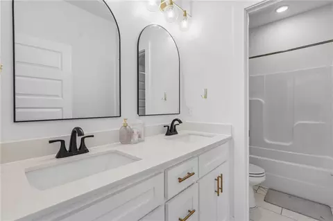 Bath - 21665 Griggs Rd, Springdale, AR 72762 photo 5 of 6