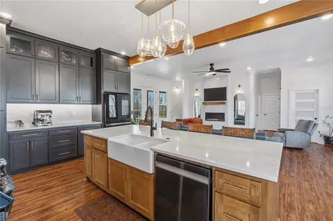 Kitchen - 21665 Griggs Rd, Springdale, AR 72762 photo 4 of 4