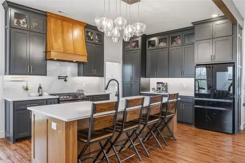 Kitchen - 21665 Griggs Rd, Springdale, AR 72762 photo 2 of 4