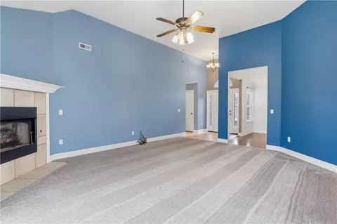 Living - 801 Walker St, Centerton, AR 72719 photo 2 of 3