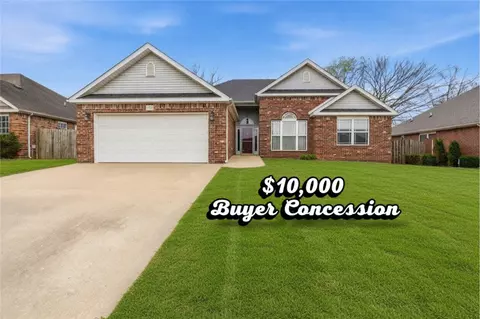 801 Walker St, Centerton, AR 72719