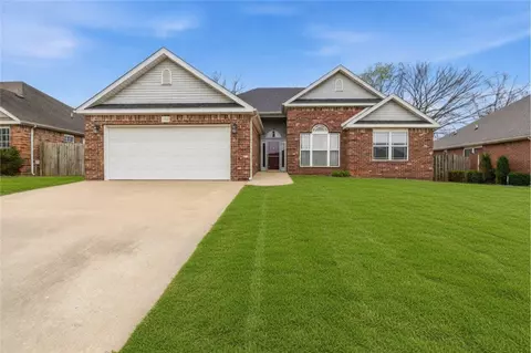 801 Walker St, Centerton, AR 72719