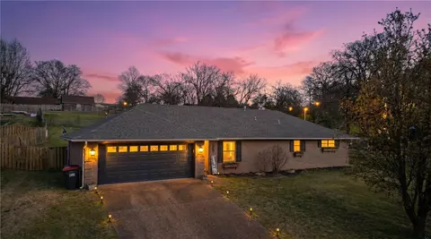 1102 N 8th St, Van Buren, AR 72956