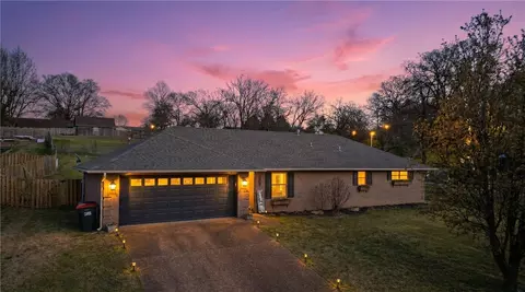 1102 N 8th St, Van Buren, AR 72956